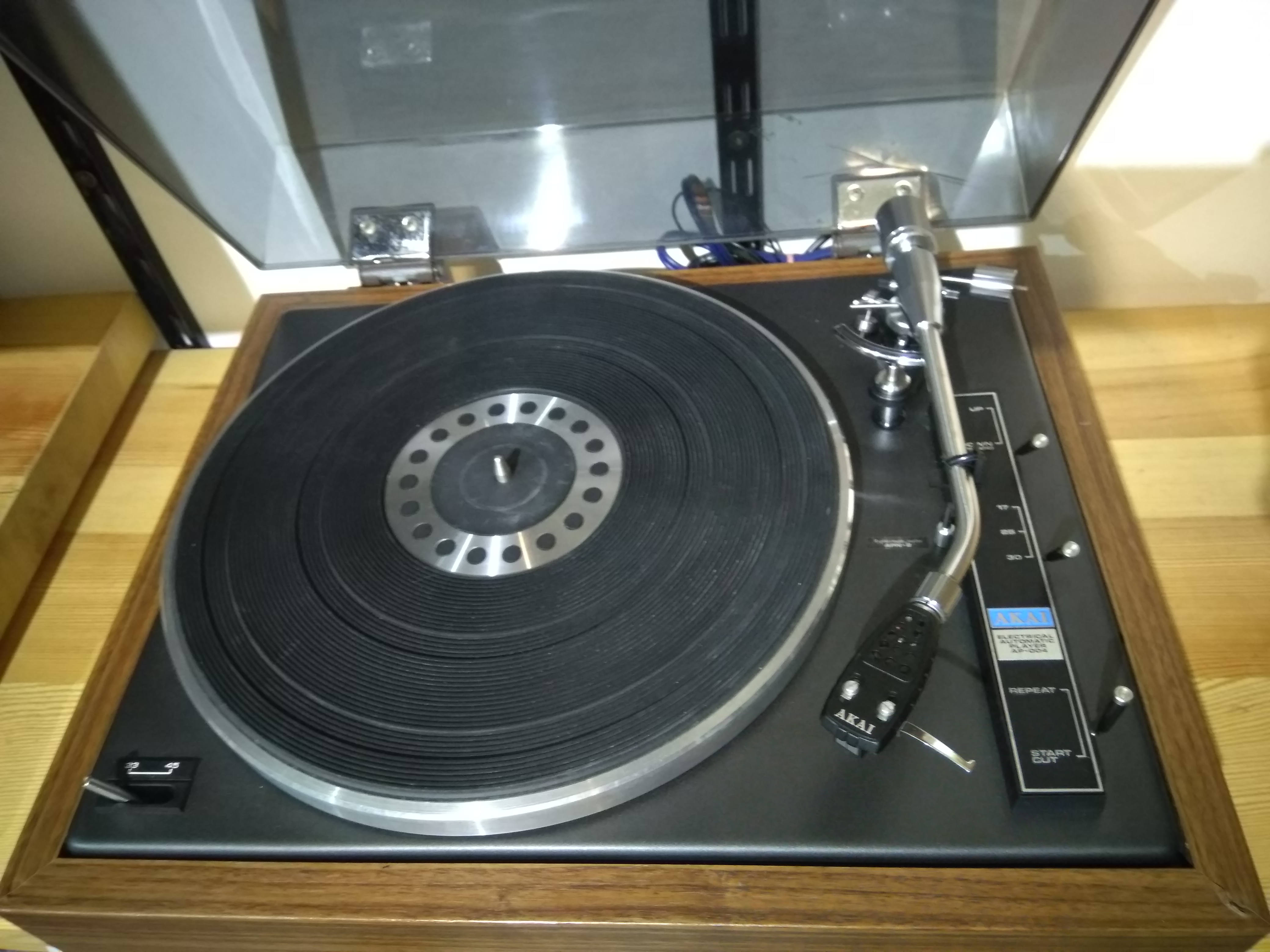 Akai - AP-004 - Turntable