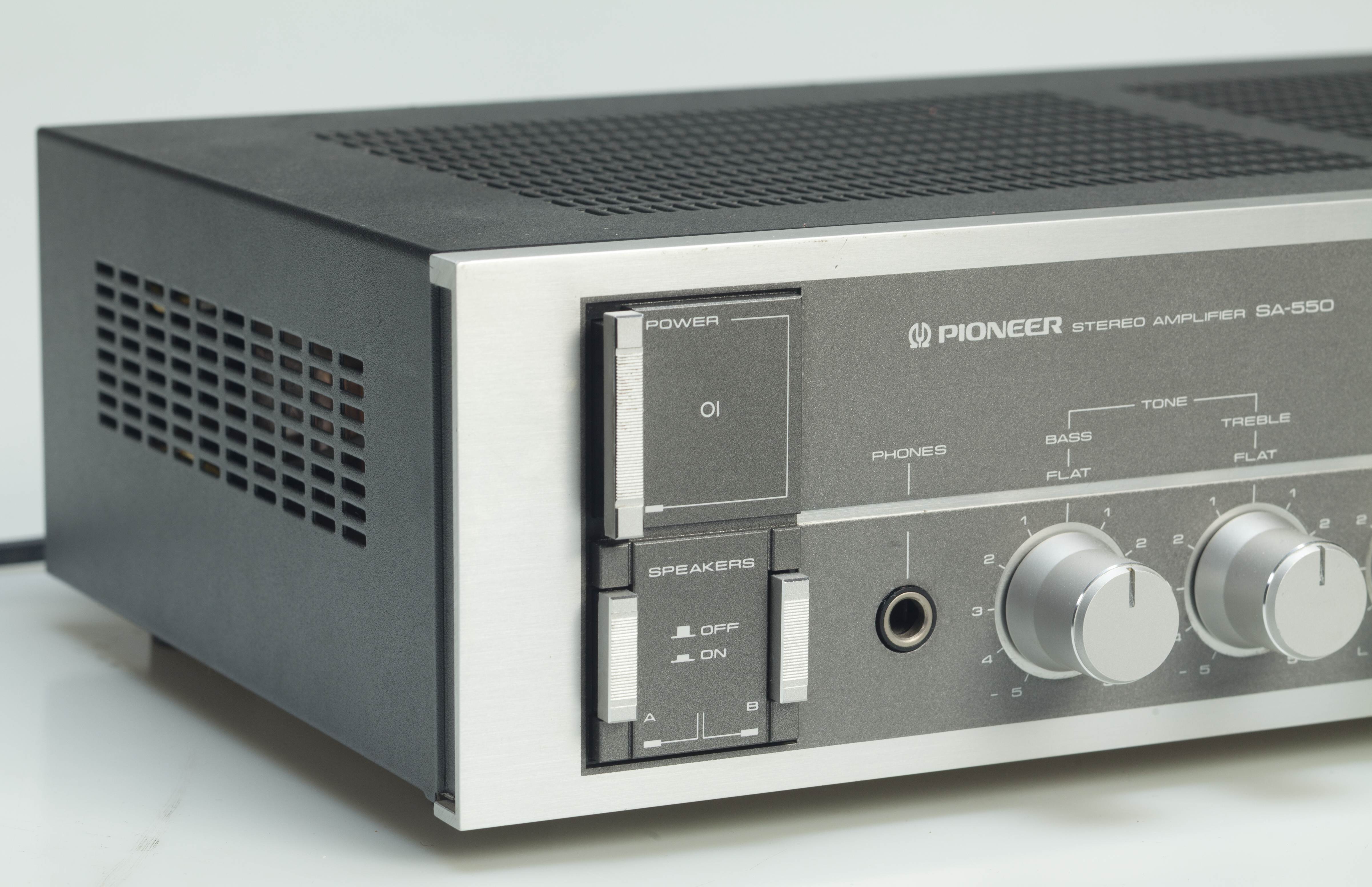 Pioneer SA550 amplifiers for record player