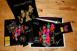 Foo Fighters - Wasting Light (Deluxe Pre-Order Package)