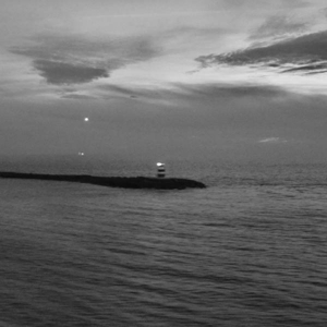 Dakota Suite & Vampillia - Sea is Never Full